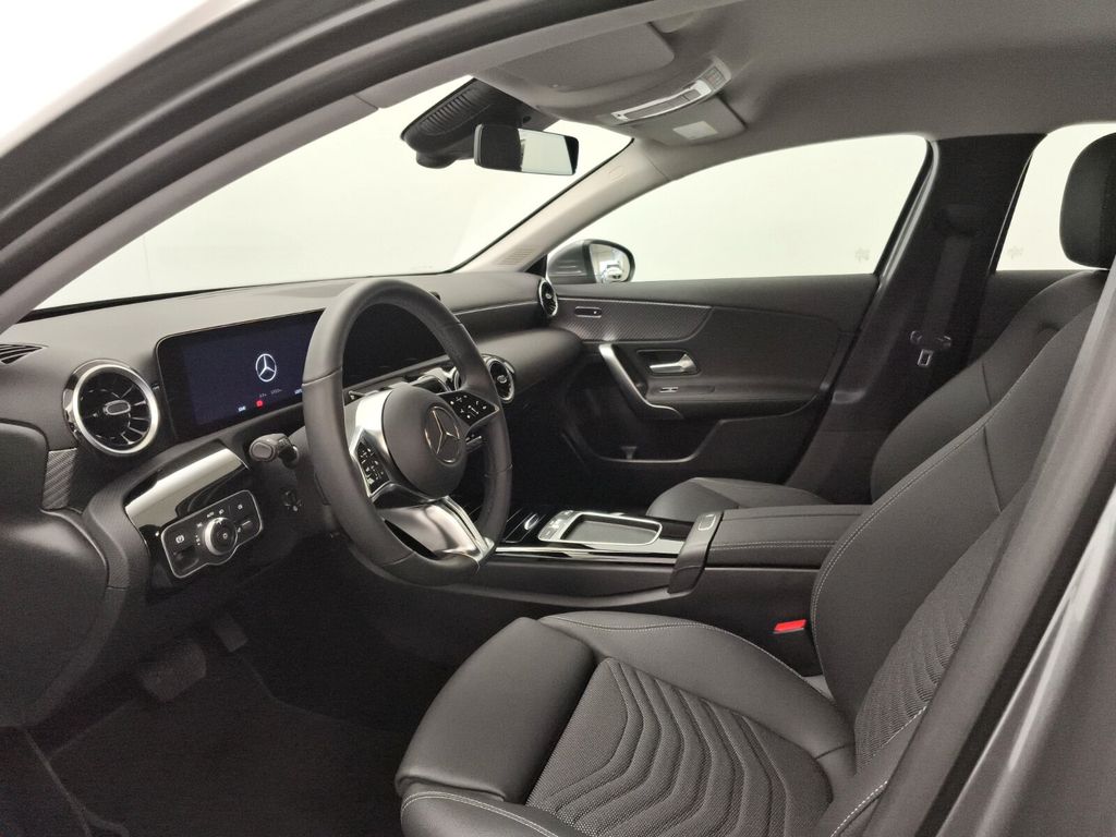 Mercedes-Benz A 200 2025