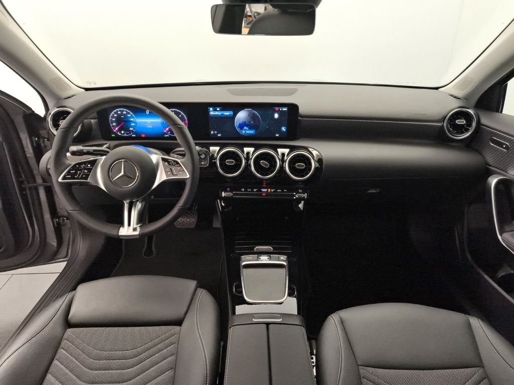 Mercedes-Benz A 200 2025