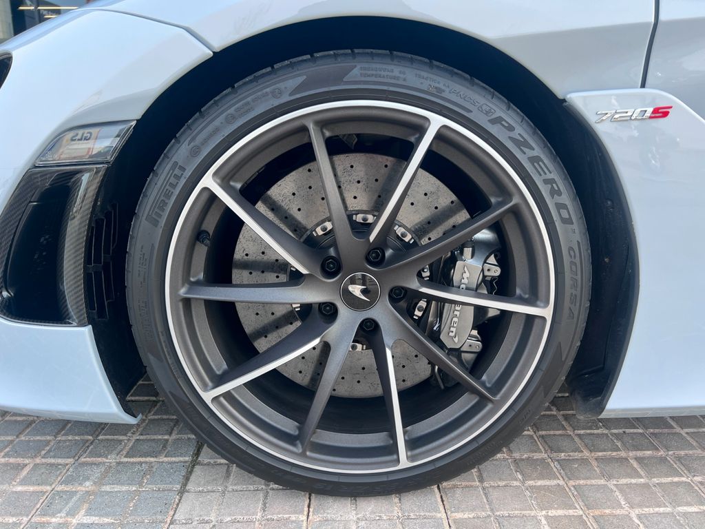 McLaren 720S 2023