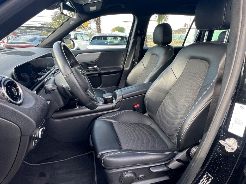 Mercedes-Benz GLB 200 2021