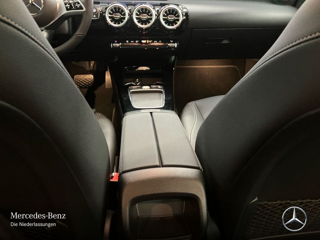 Mercedes-Benz CLA 180 2025