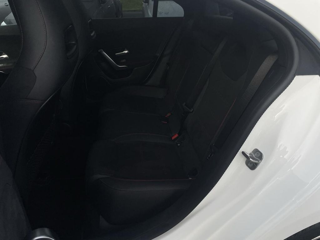 Mercedes-Benz CLA 180 2024