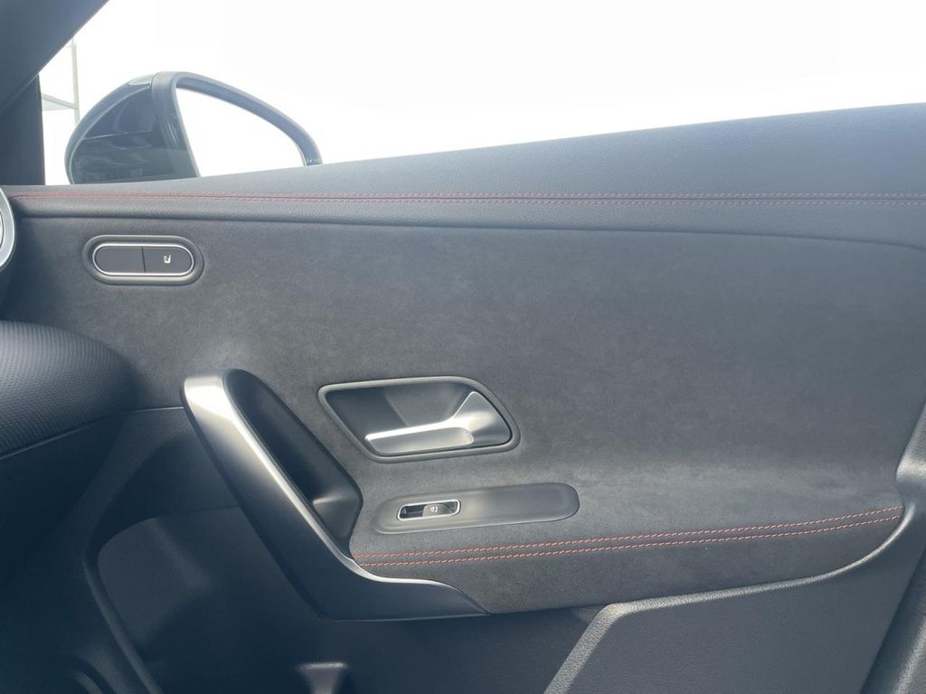 Mercedes-Benz CLA 180 2024