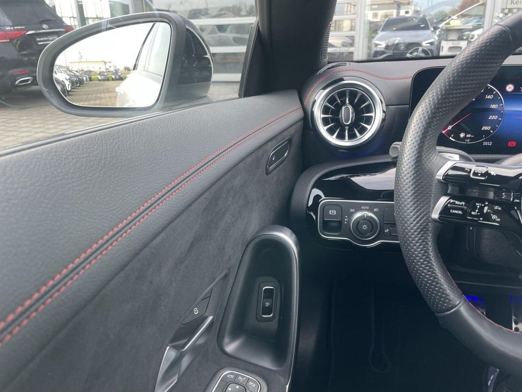 Mercedes-Benz CLA 180 2024