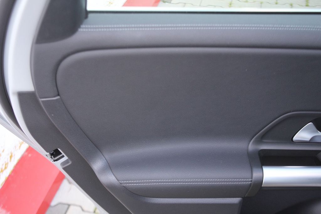 Mercedes-Benz B 180 2024