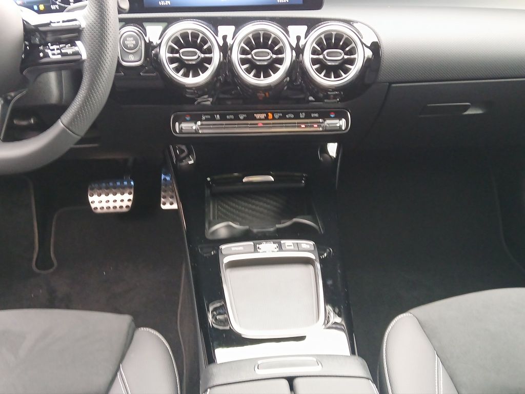 Mercedes-Benz A 200 2025