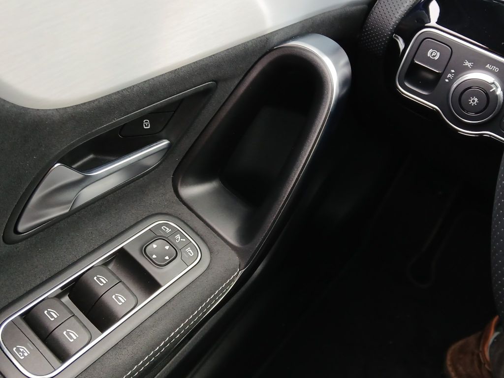 Mercedes-Benz A 200 2025