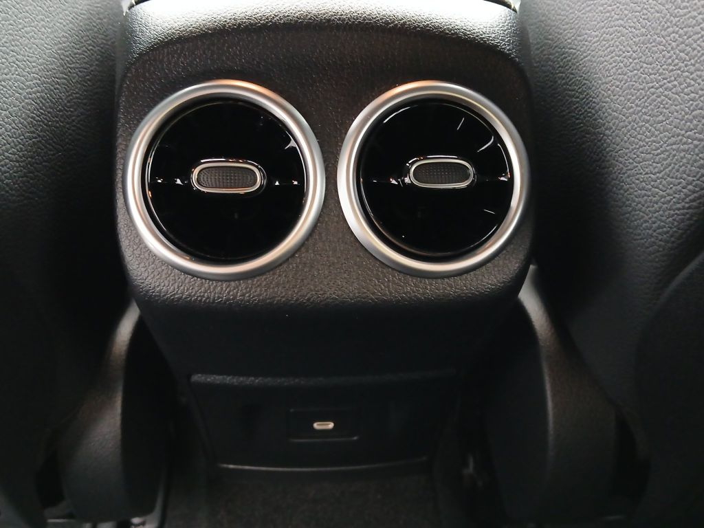 Mercedes-Benz A 200 2025