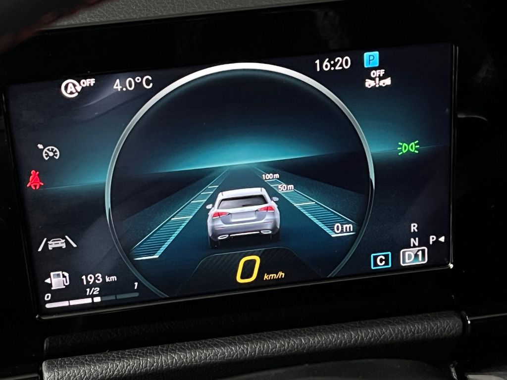 Mercedes-Benz GLA 180 2023