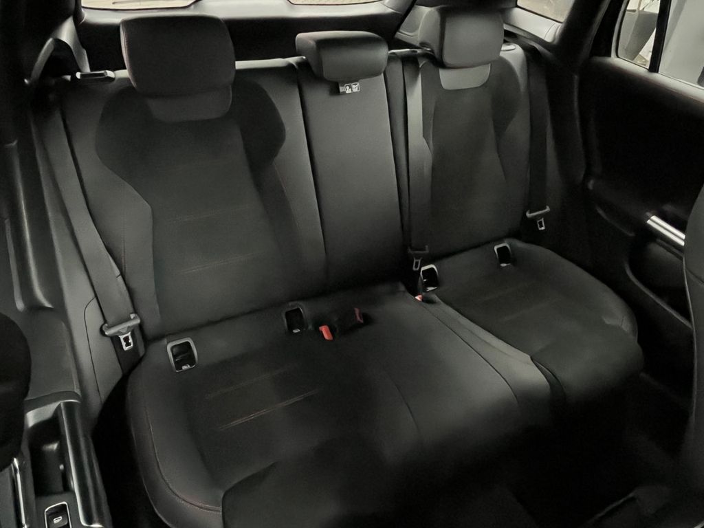 Mercedes-Benz GLA 180 2023