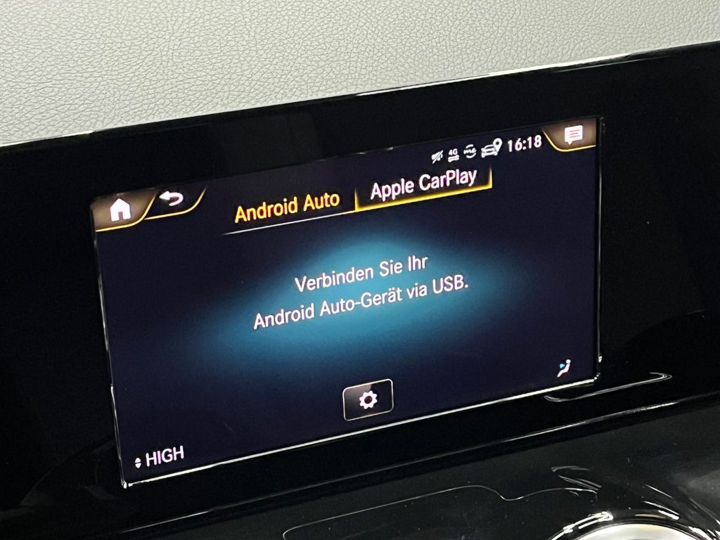 Mercedes-Benz GLA 180 2023