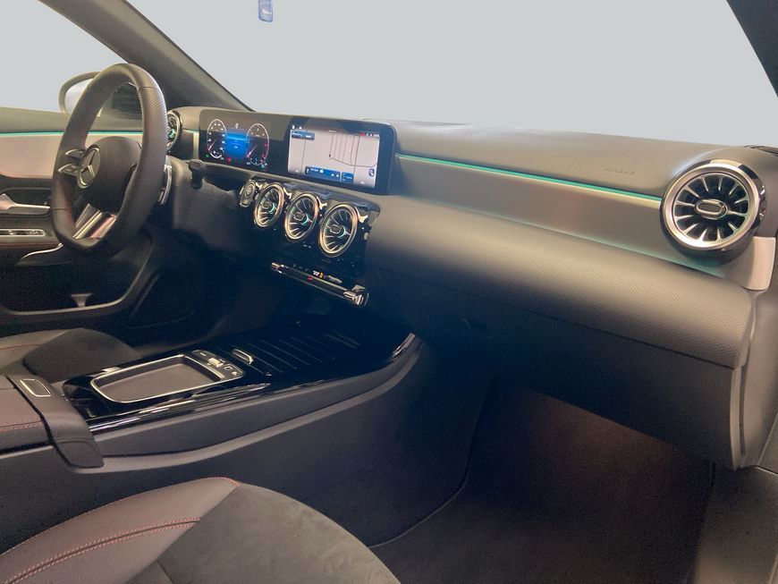 Mercedes-Benz A 200 2025