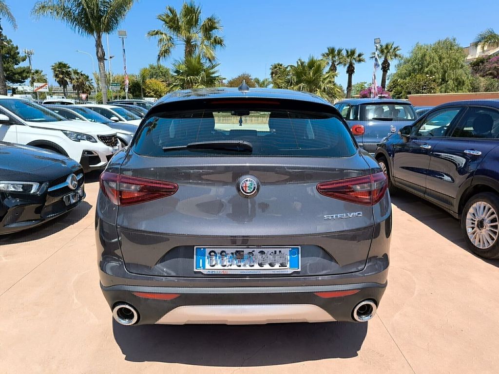 Alfa Romeo Stelvio 2021