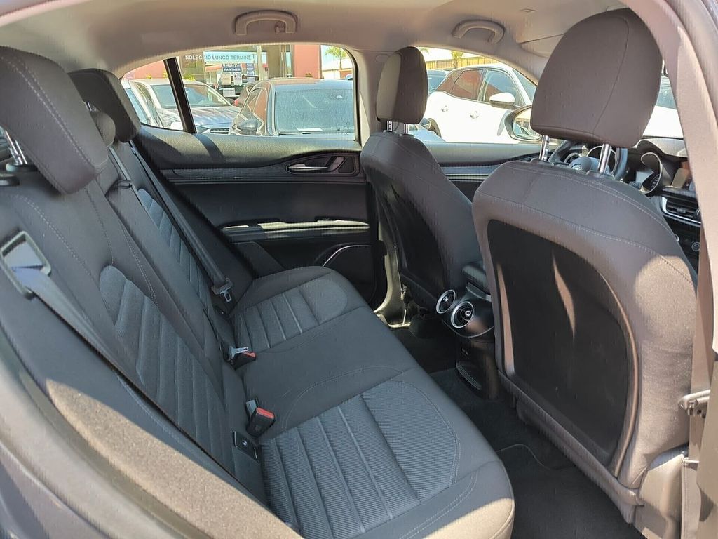 Alfa Romeo Stelvio 2021