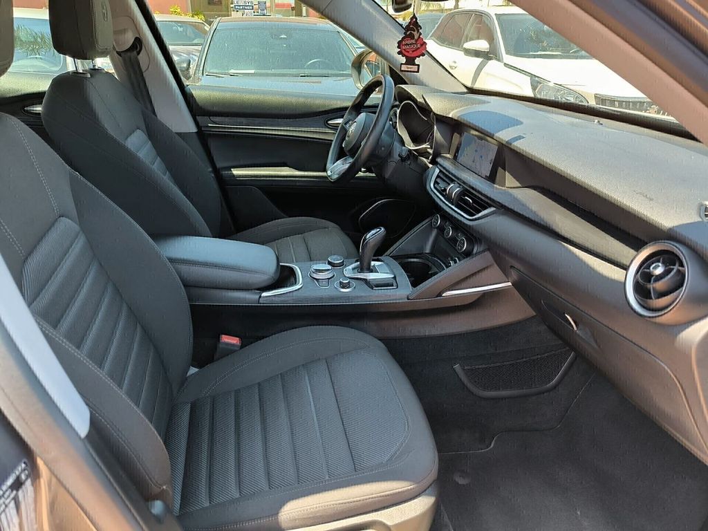 Alfa Romeo Stelvio 2021