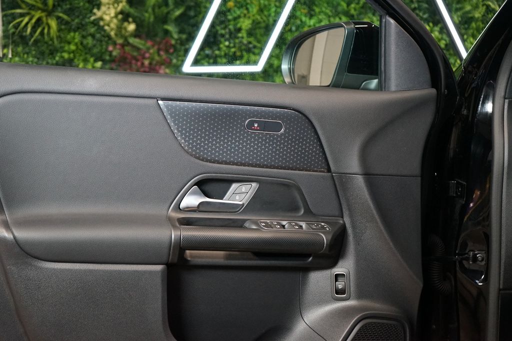 Mercedes-Benz GLA 180 2023