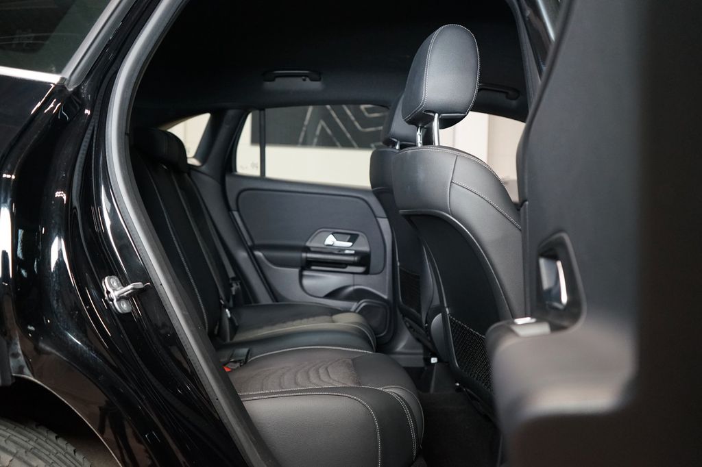 Mercedes-Benz GLA 180 2023