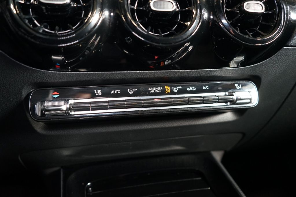 Mercedes-Benz GLA 180 2023