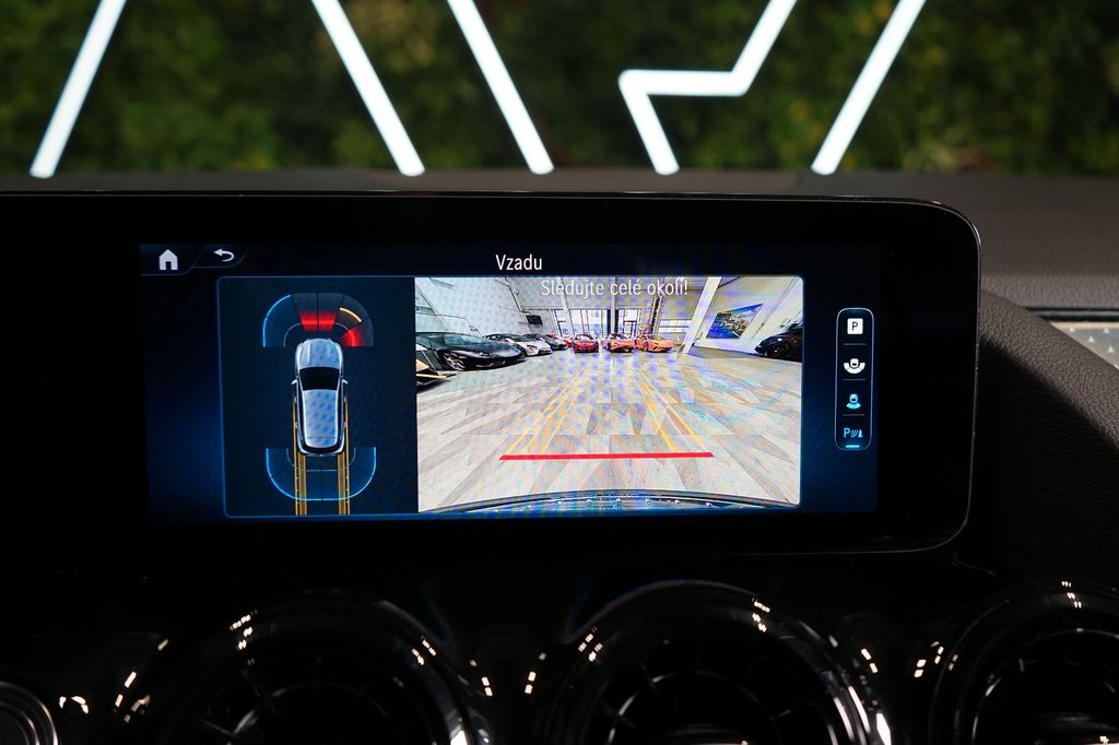 Mercedes-Benz GLA 180 2023