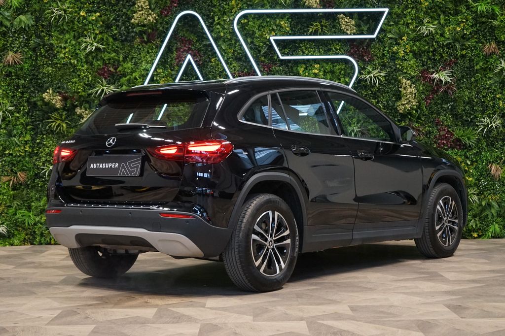 Mercedes-Benz GLA 180 2023