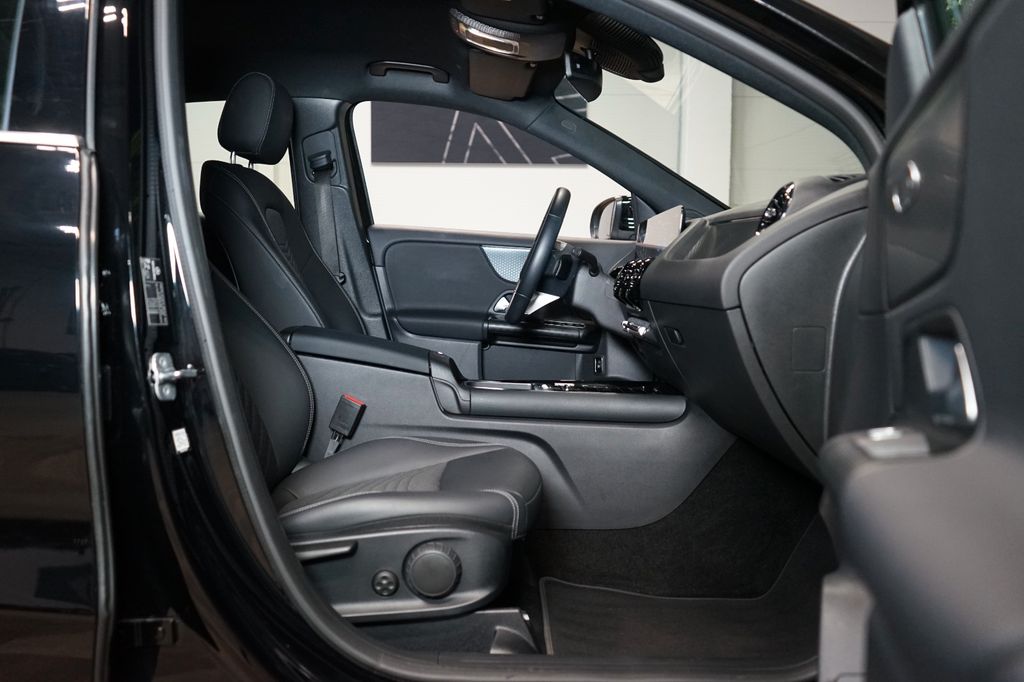 Mercedes-Benz GLA 180 2023