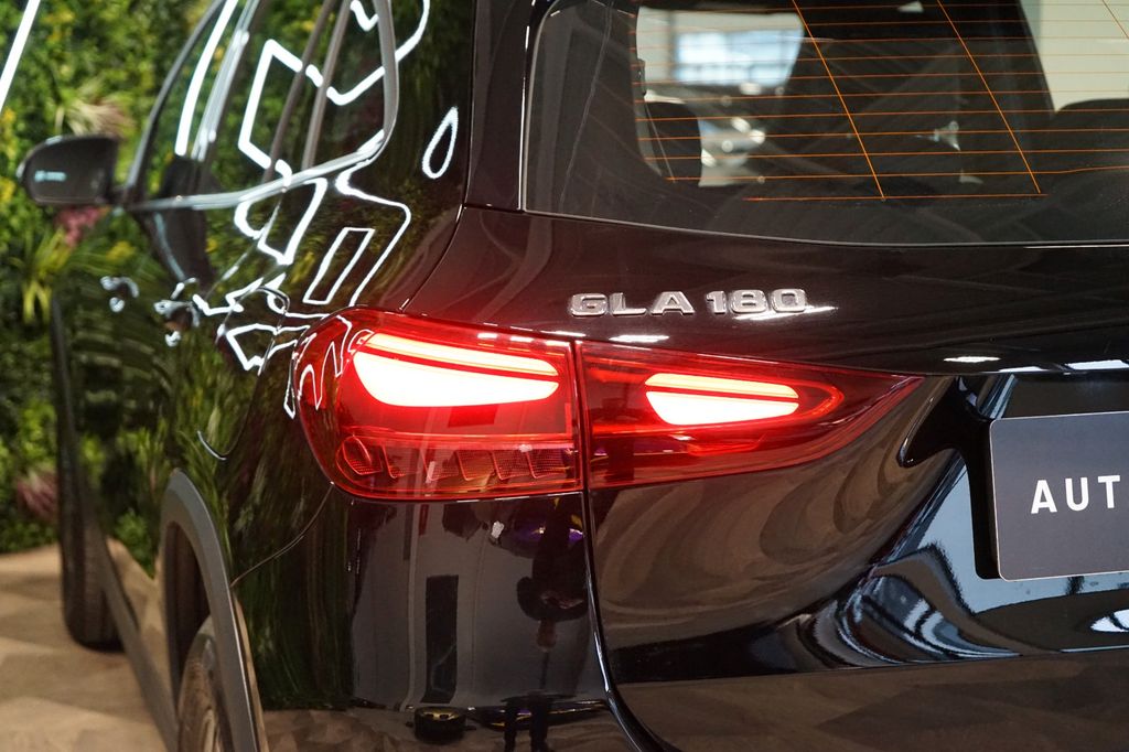 Mercedes-Benz GLA 180 2023