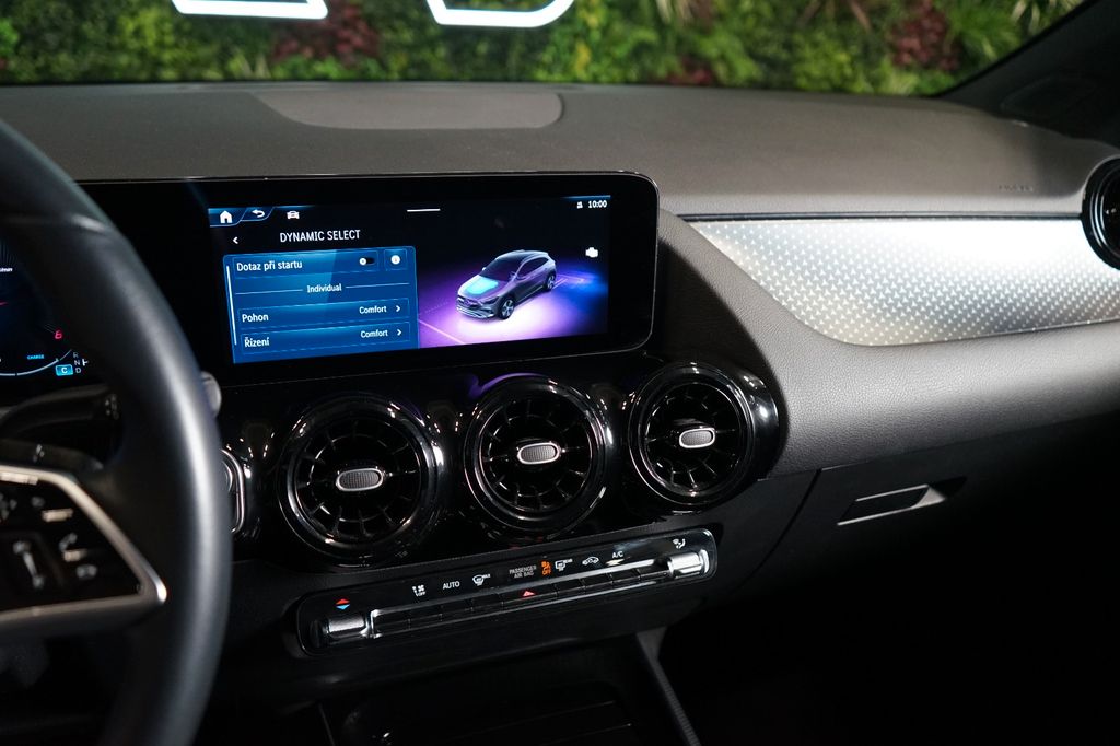 Mercedes-Benz GLA 180 2023