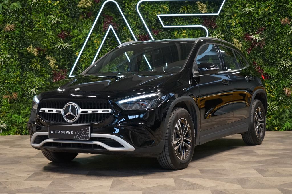 Mercedes-Benz GLA 180 2023