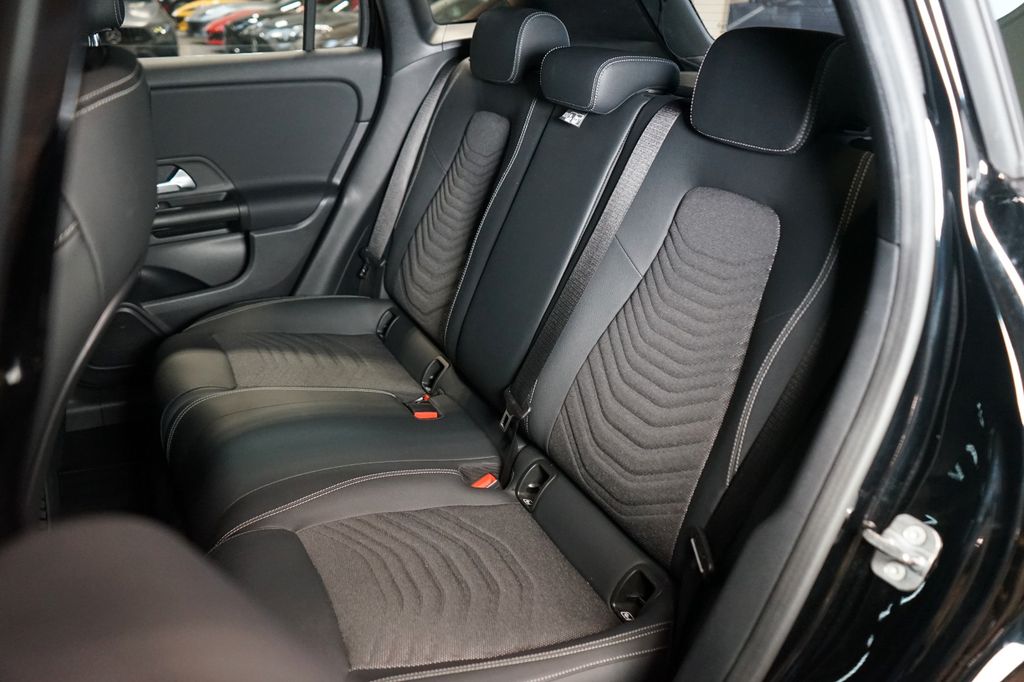 Mercedes-Benz GLA 180 2023