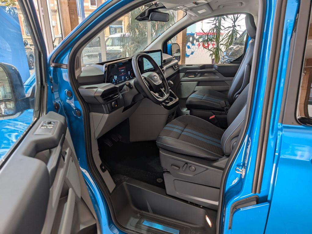 Ford Tourneo Custom 2025