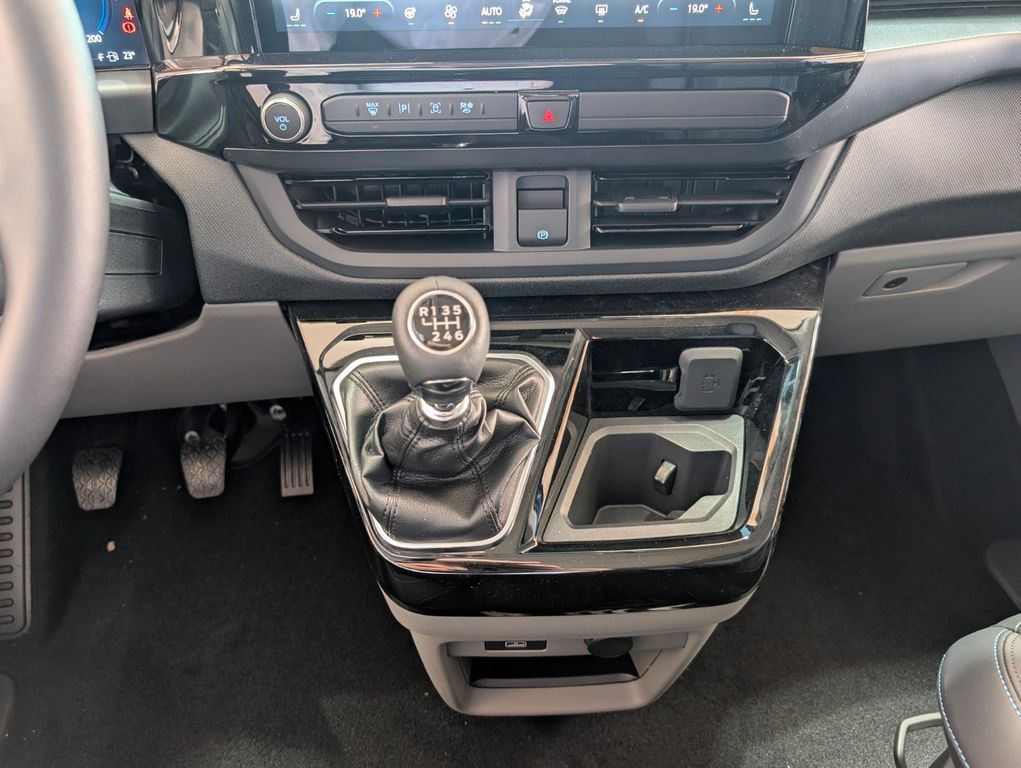 Ford Tourneo Custom 2025