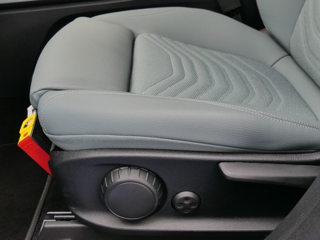 Mercedes-Benz GLB 180 2025