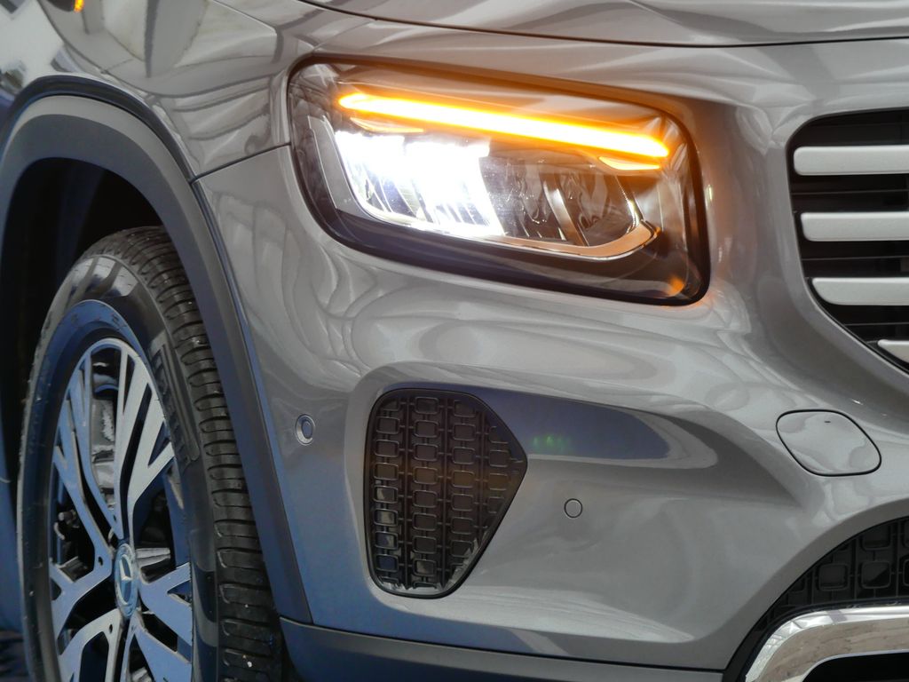 Mercedes-Benz GLB 180 2025