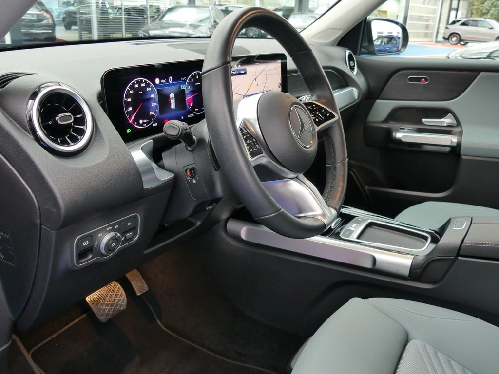 Mercedes-Benz GLB 180 2025