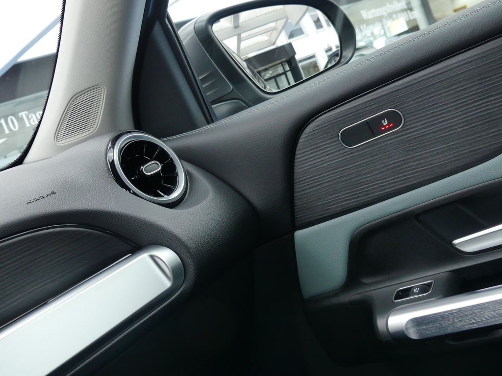 Mercedes-Benz GLB 180 2025