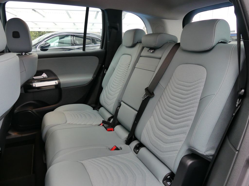 Mercedes-Benz GLB 180 2025