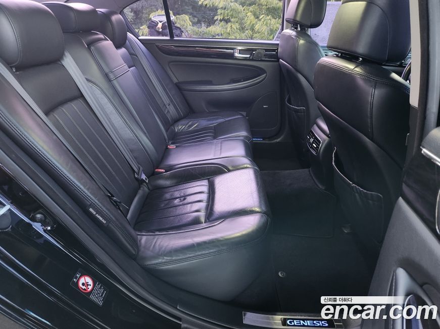 Hyundai Genesis 2012