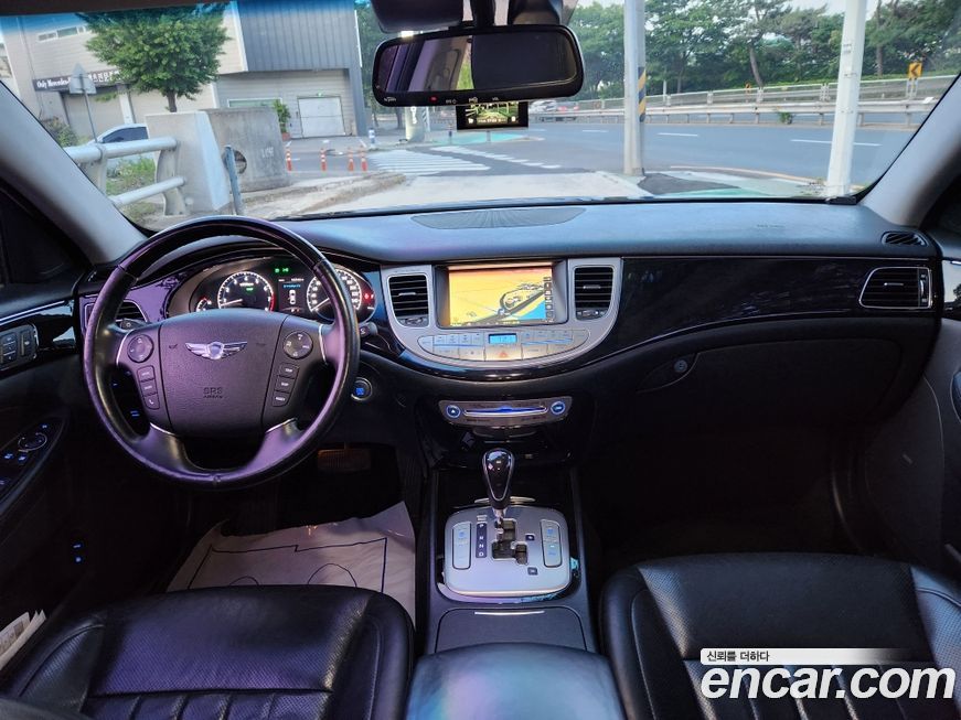 Hyundai Genesis 2012