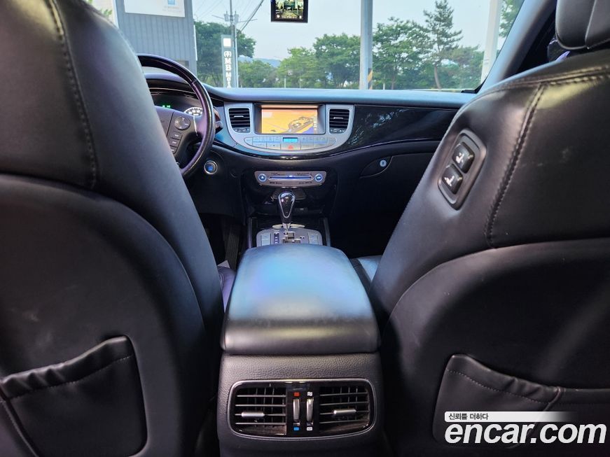 Hyundai Genesis 2012