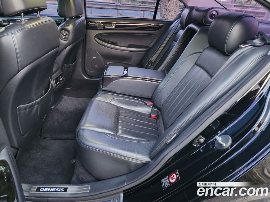 Hyundai Genesis 2012