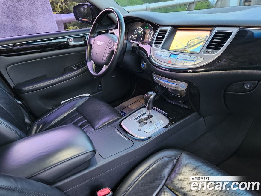 Hyundai Genesis 2012