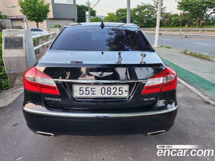 Hyundai Genesis 2012