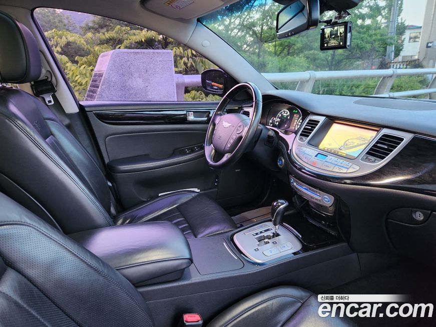 Hyundai Genesis 2012