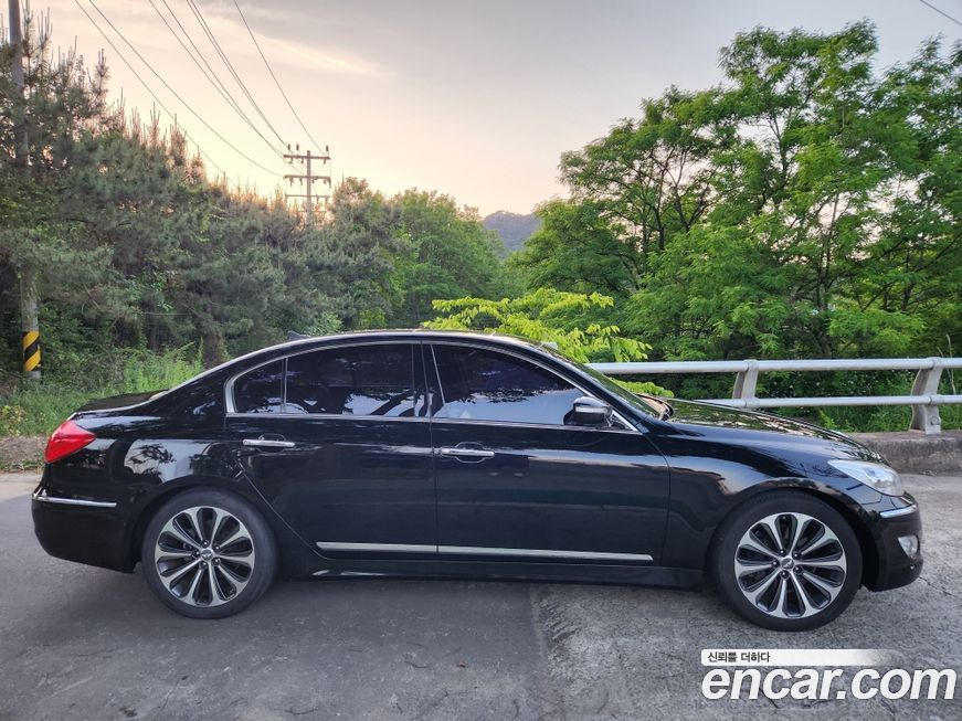 Hyundai Genesis 2012