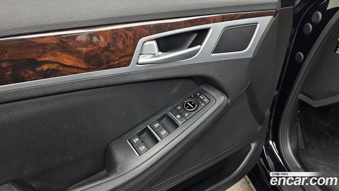 Hyundai Genesis 2016