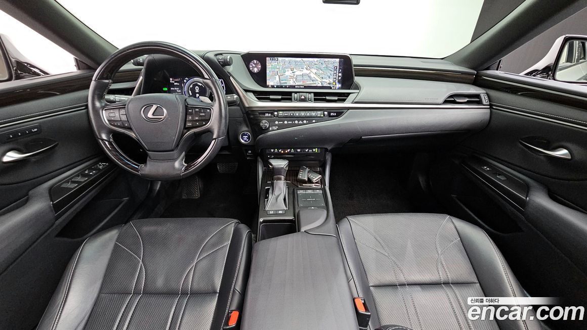 Lexus ES 2019