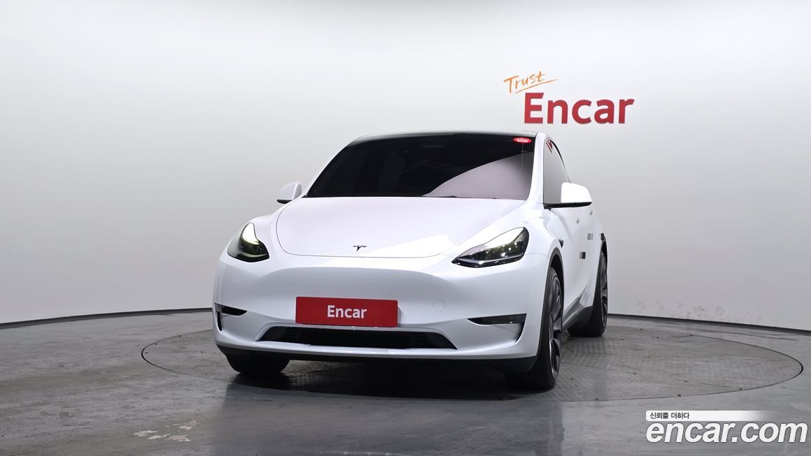 Tesla Model Y 2024