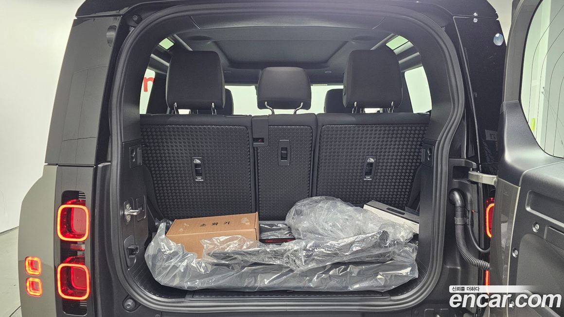 Land Rover Defender 2025