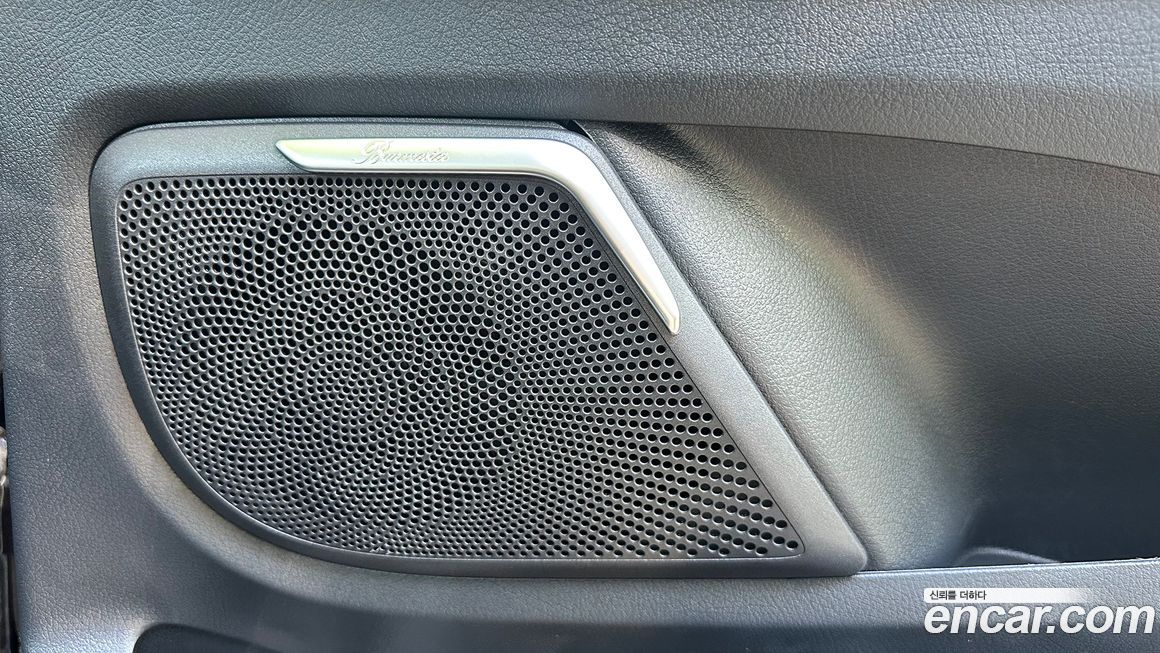 Mercedes-Benz V-Class 2025