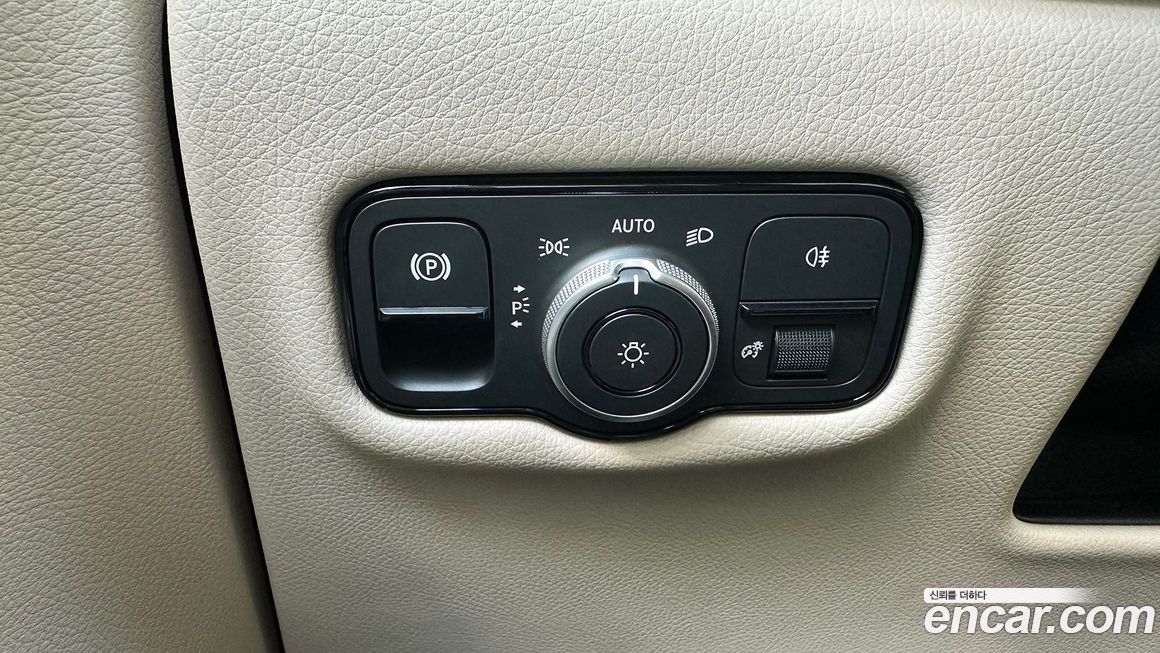 Mercedes-Benz V-Class 2025